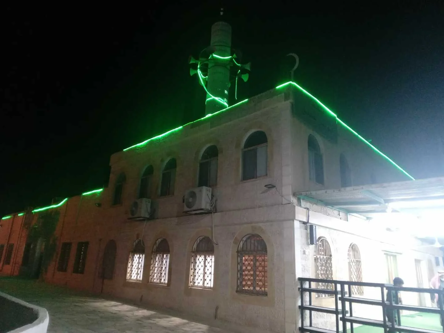 مواقيت • Masjid logo