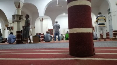 جامع العزيز الشقارنية - سوسة — Masjid logo